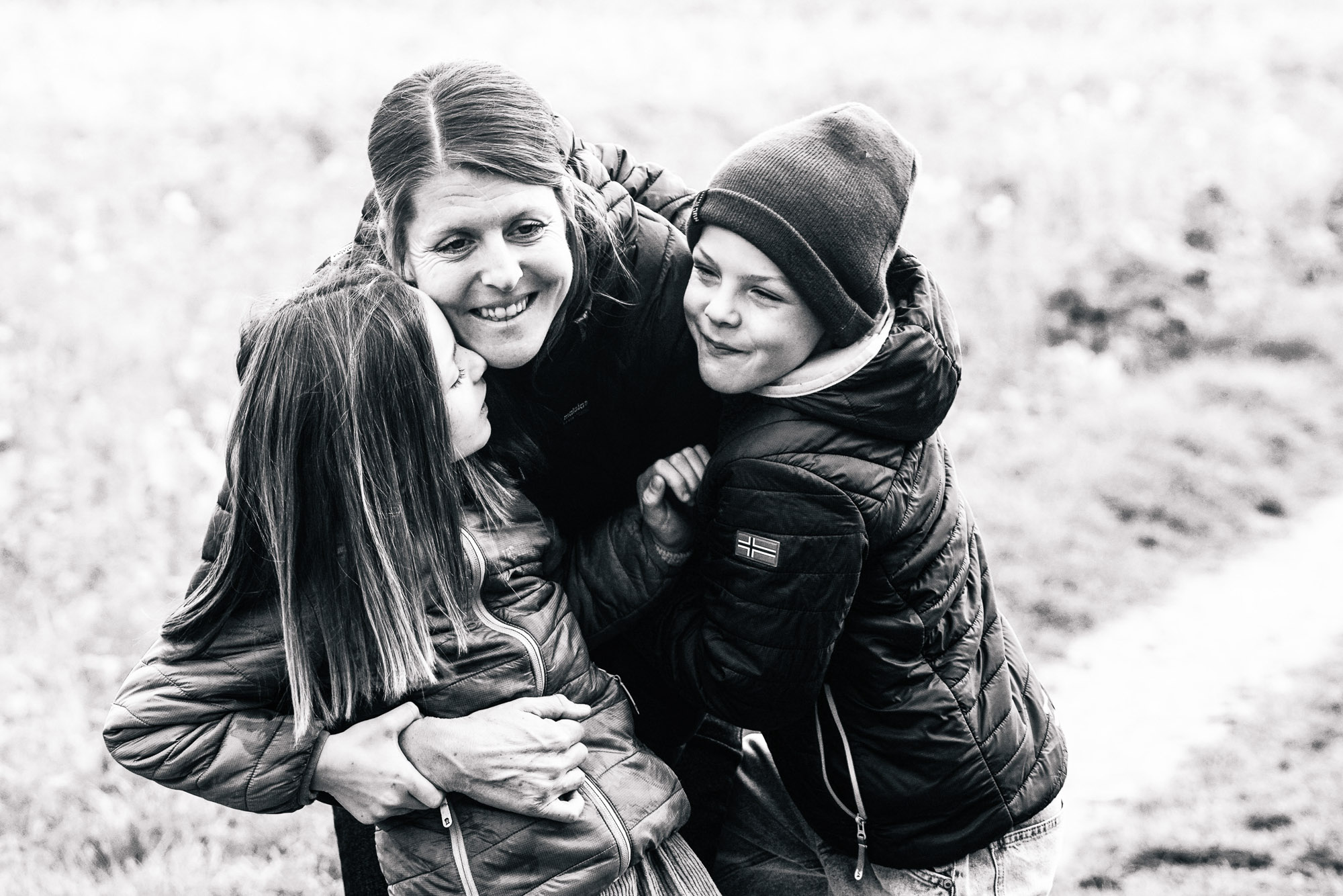 Familienfotos draußen im Raum Esslingen – ungezwungen und lebendig