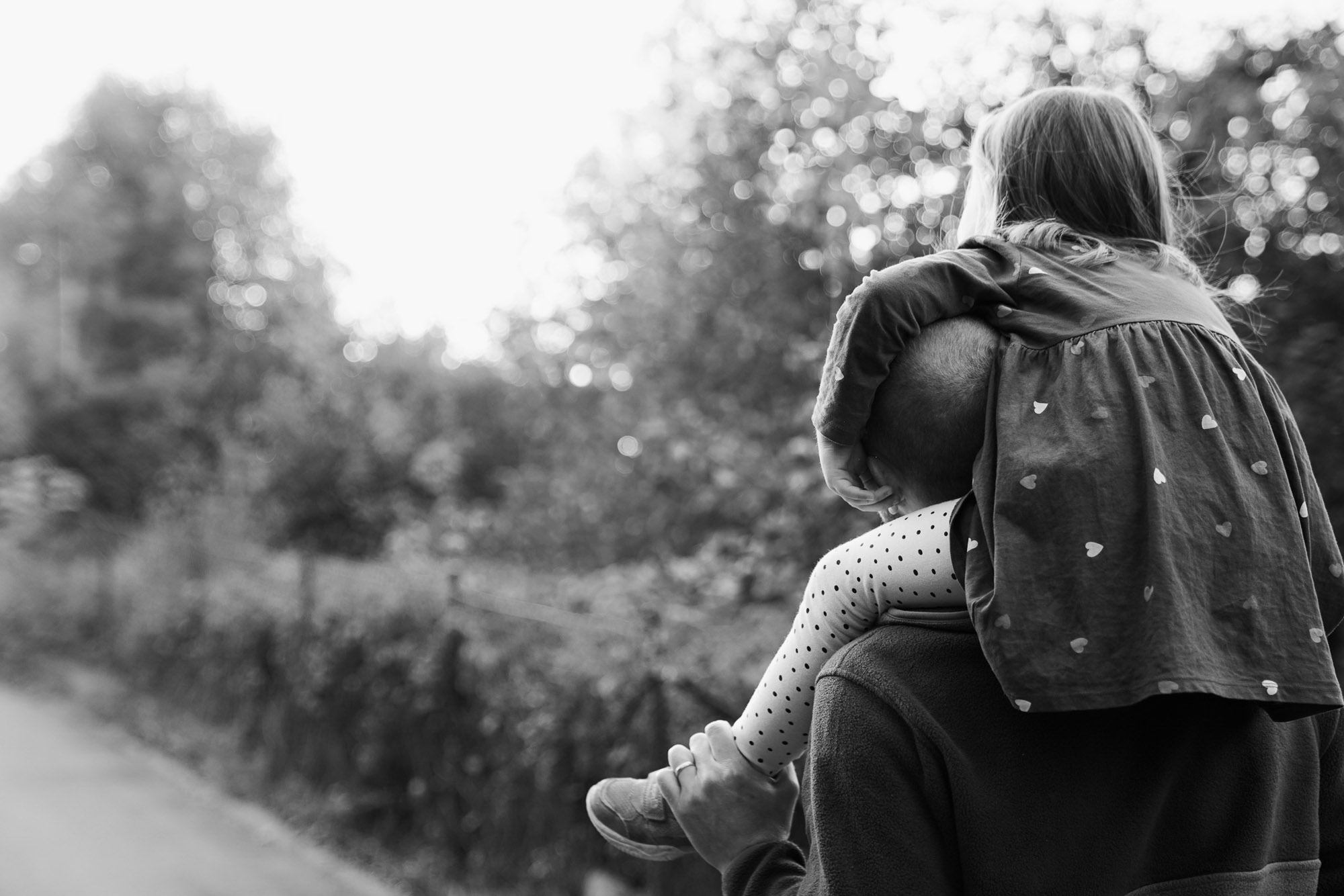 Familienfotos draußen im Raum Esslingen – ungezwungen und lebendig