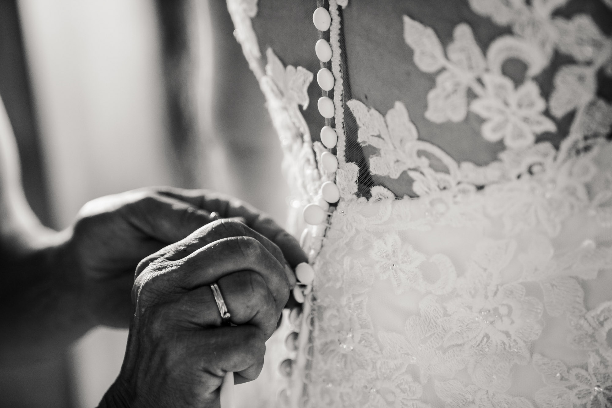 Emotionale Hochzeitsreportage mit natürlichen Momenten und echten Gefühlen