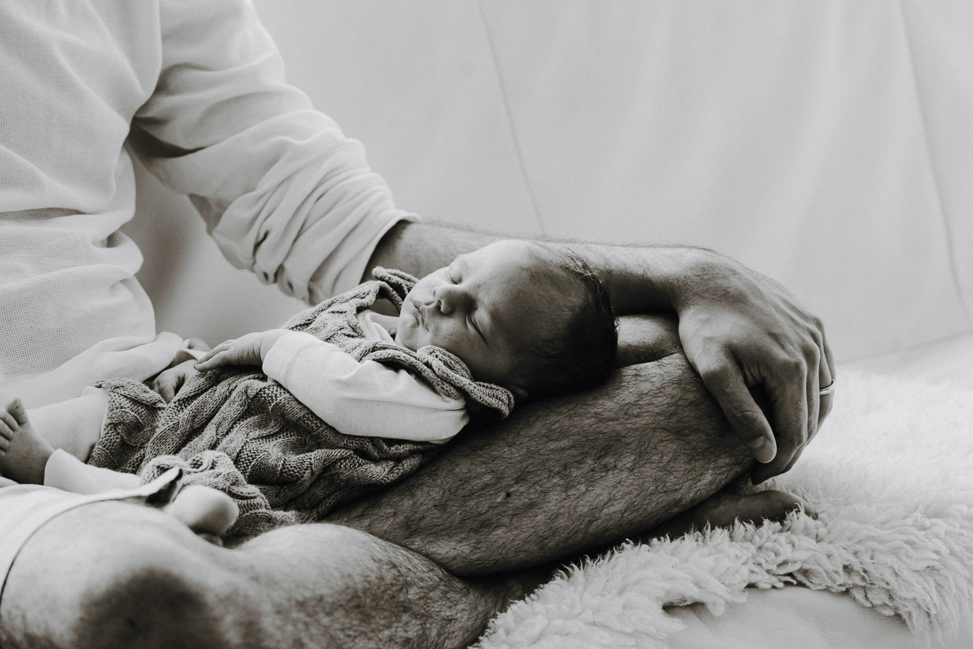 Babyfotografie mit Familie in Stuttgart – Nähe, Geborgenheit und echte Verbindung